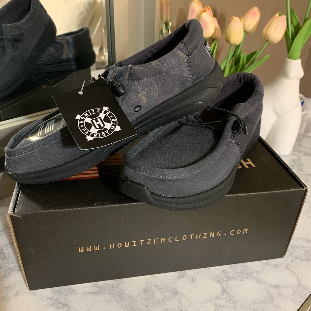 Howitzer Men's Black Slip-On Loafers